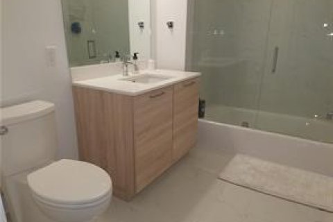 Condo in North Miami Beach, Florida, 2 bedrooms № 2245530 - photo 7