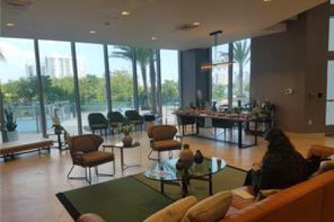 Condo in North Miami Beach, Florida, 2 bedrooms № 2245530 - photo 25