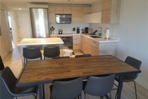 Condo in North Miami Beach, Florida, 2 bedrooms № 2245530 - photo 3