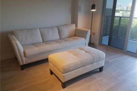 Condo in North Miami Beach, Florida, 2 bedrooms № 2245530 - photo 10