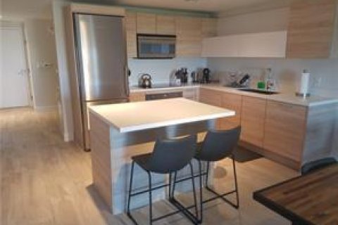 Condo in North Miami Beach, Florida, 2 bedrooms № 2245530 - photo 2
