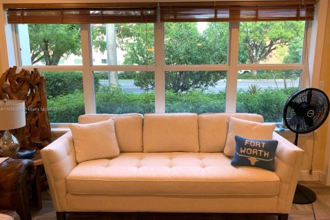 Condo in Hallandale Beach, Florida, 1 bedroom  № 1874821 - photo 25