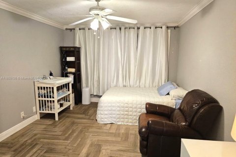 Condo in Hallandale Beach, Florida, 1 bedroom  № 1874821 - photo 14