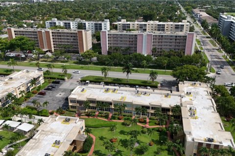 Condo in Hallandale Beach, Florida, 1 bedroom  № 1874821 - photo 19