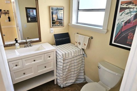 Condo in Hallandale Beach, Florida, 1 bedroom  № 1874821 - photo 13