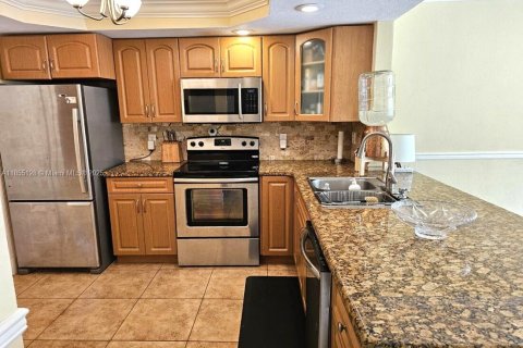 Condo in Hallandale Beach, Florida, 1 bedroom  № 1874821 - photo 6