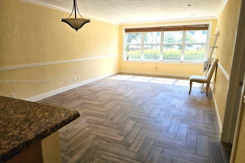 Condo in Hallandale Beach, Florida, 1 bedroom  № 1874821 - photo 10