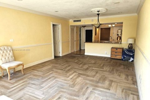 Condo in Hallandale Beach, Florida, 1 bedroom  № 1874821 - photo 9