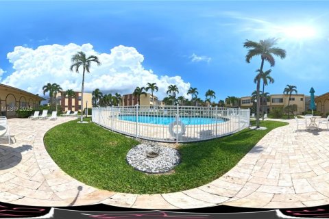Condo in Hallandale Beach, Florida, 1 bedroom  № 1874821 - photo 24
