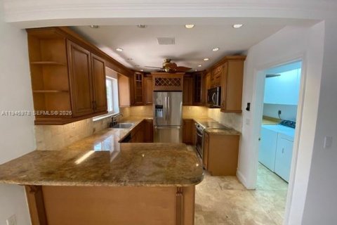 Villa ou maison à louer à Miami, Floride: 3 chambres, 206.99 m2 № 2003103 - photo 3