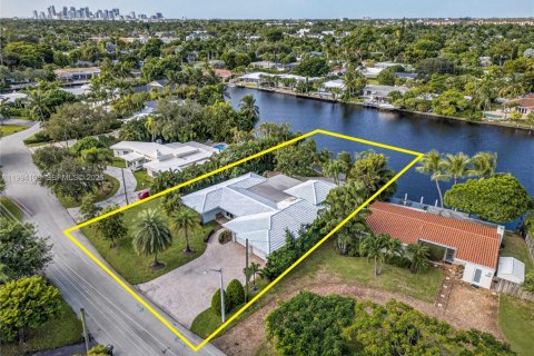 Casa en venta en Fort Lauderdale, Florida, 4 dormitorios, 214.33 m2 № 2055507 - foto 1