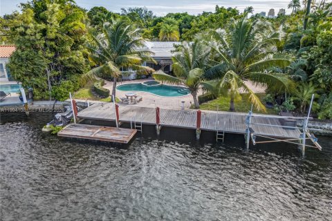 Casa en venta en Fort Lauderdale, Florida, 4 dormitorios, 214.33 m2 № 2055507 - foto 9