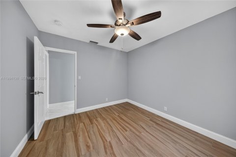 Casa en venta en Fort Lauderdale, Florida, 4 dormitorios, 214.33 m2 № 2055507 - foto 28