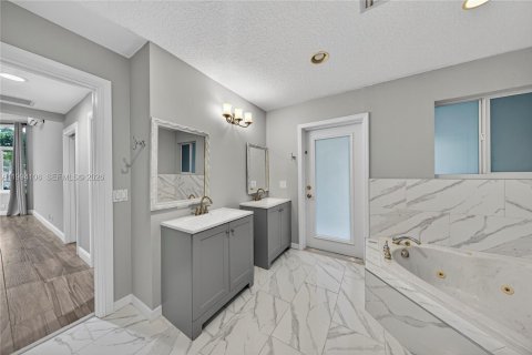 Casa en venta en Fort Lauderdale, Florida, 4 dormitorios, 214.33 m2 № 2055507 - foto 21