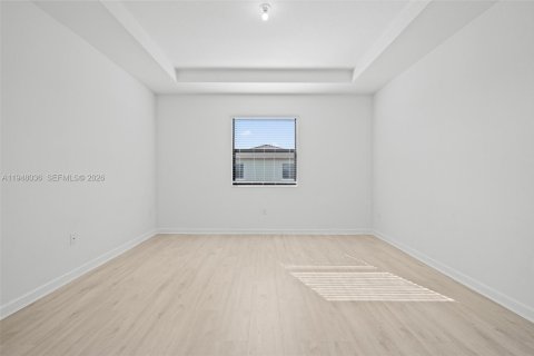 House in Hialeah, Florida 4 bedrooms, 168.71 sq.m. № 2004076 - photo 14