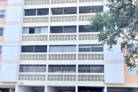 Купить кондоминиум в Лодерхилл, Флорида 2 спальни, 88.26м2, № 1985358 - фото 1