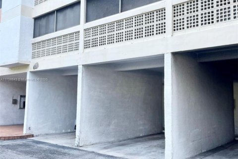 Купить кондоминиум в Лодерхилл, Флорида 2 спальни, 88.26м2, № 1985358 - фото 2