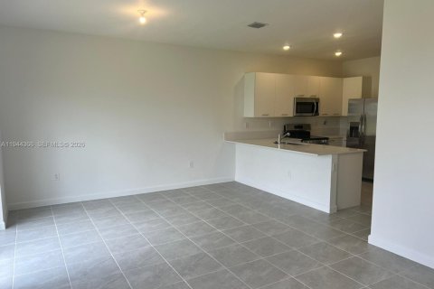 Townhouse in Miami, Florida 3 bedrooms, 157.47 sq.m. № 2001579 - photo 5