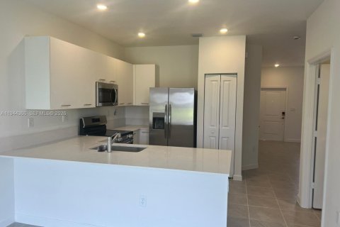 Townhouse in Miami, Florida 3 bedrooms, 157.47 sq.m. № 2001579 - photo 4