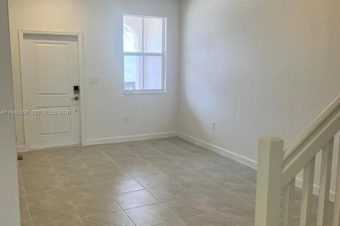 Townhouse in Miami, Florida 3 bedrooms, 157.47 sq.m. № 2001579 - photo 3