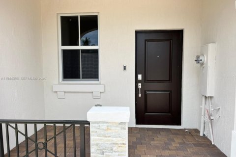 Townhouse in Miami, Florida 3 bedrooms, 157.47 sq.m. № 2001579 - photo 2