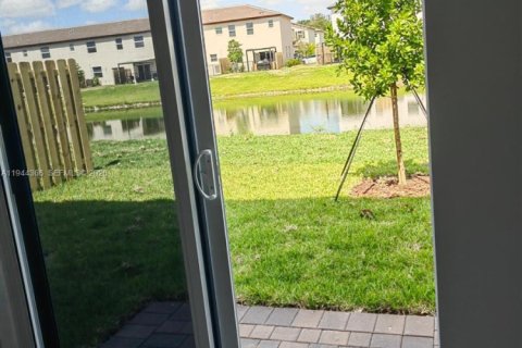 Townhouse in Miami, Florida 3 bedrooms, 157.47 sq.m. № 2001579 - photo 7