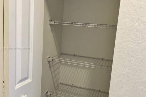 Townhouse in Miami, Florida 3 bedrooms, 157.47 sq.m. № 2001579 - photo 13