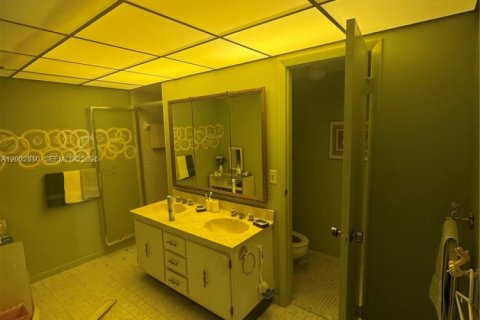 Condo in Hollywood, Florida, 2 bedrooms  № 2068045 - photo 23