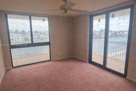 Condo in Hollywood, Florida, 2 bedrooms  № 2068045 - photo 10