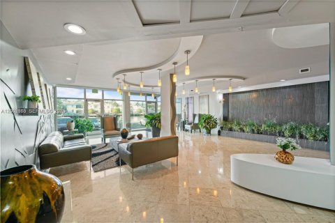 Condo in Hollywood, Florida, 2 bedrooms  № 2068045 - photo 5