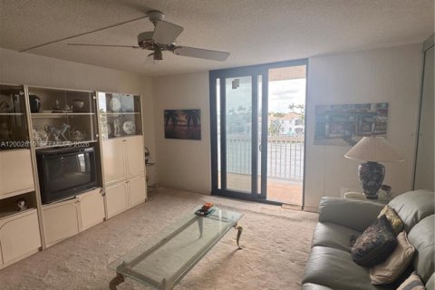 Condo in Hollywood, Florida, 2 bedrooms  № 2068045 - photo 7