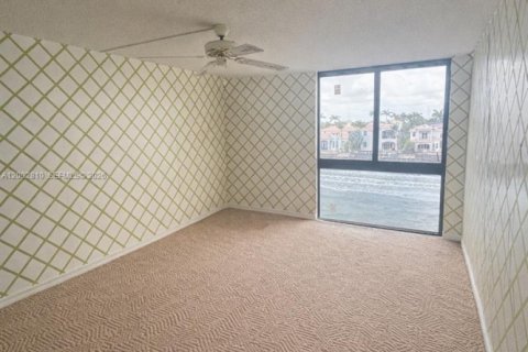 Condo in Hollywood, Florida, 2 bedrooms  № 2068045 - photo 12