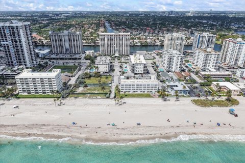 Condo in Hollywood, Florida, 2 bedrooms  № 2068045