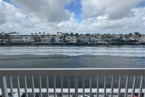 Condo in Hollywood, Florida, 2 bedrooms  № 2068045 - photo 15