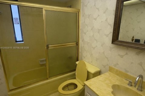 Condo in Hollywood, Florida, 2 bedrooms  № 2068045 - photo 13