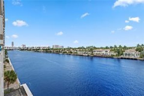 Condo in Hollywood, Florida, 2 bedrooms  № 2068045 - photo 19