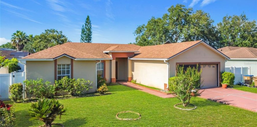 House in Kissimmee, Florida 3 bedrooms, 149.29 sq.m. № 1884614