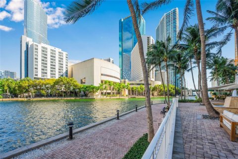 Condo in Miami, Florida, 1 bedroom  № 1868686 - photo 19