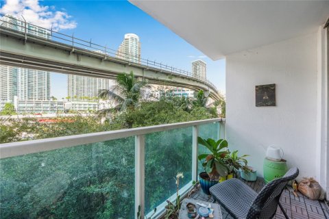 Condo in Miami, Florida, 1 bedroom  № 1868686 - photo 21