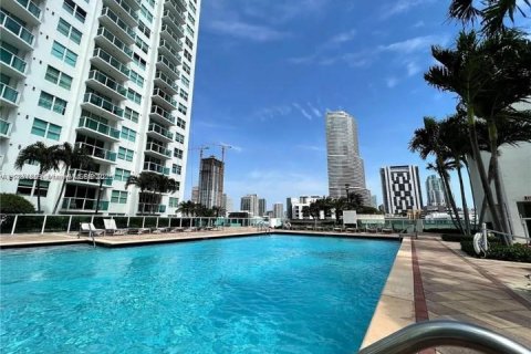 Condominio en venta en Miami, Florida, 1 dormitorio, 72 m2 № 1868686 - foto 1