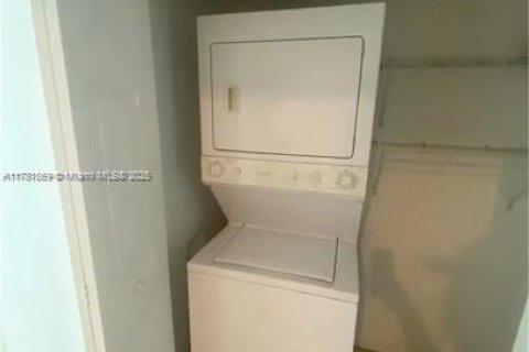 Condominio en venta en Miami, Florida, 1 dormitorio, 72 m2 № 1868686 - foto 12
