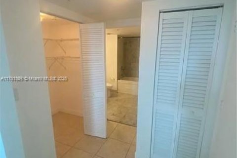 Condominio en venta en Miami, Florida, 1 dormitorio, 72 m2 № 1868686 - foto 7