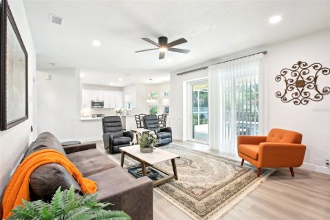 House in Tampa, Florida 6 bedrooms, 302.68 sq.m. № 1679739 - photo 7