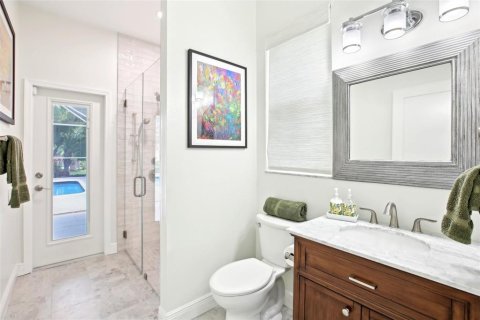 House in Tampa, Florida 6 bedrooms, 302.68 sq.m. № 1679739 - photo 15