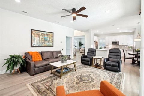 House in Tampa, Florida 6 bedrooms, 302.68 sq.m. № 1679739 - photo 8