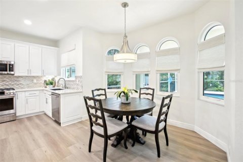 House in Tampa, Florida 6 bedrooms, 302.68 sq.m. № 1679739 - photo 12