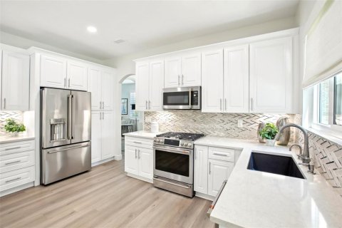 House in Tampa, Florida 6 bedrooms, 302.68 sq.m. № 1679739 - photo 11