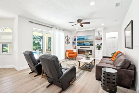 House in Tampa, Florida 6 bedrooms, 302.68 sq.m. № 1679739 - photo 6