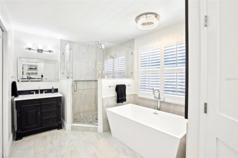 House in Tampa, Florida 6 bedrooms, 302.68 sq.m. № 1679739 - photo 18