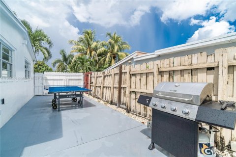 Villa ou maison à louer à Hollywood, Floride: 6 chambres, 142.7 m2 № 1956147 - photo 18